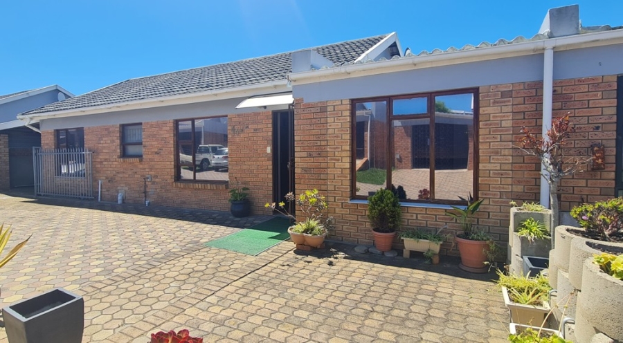 3 Bedroom Property for Sale in Heiderand Western Cape